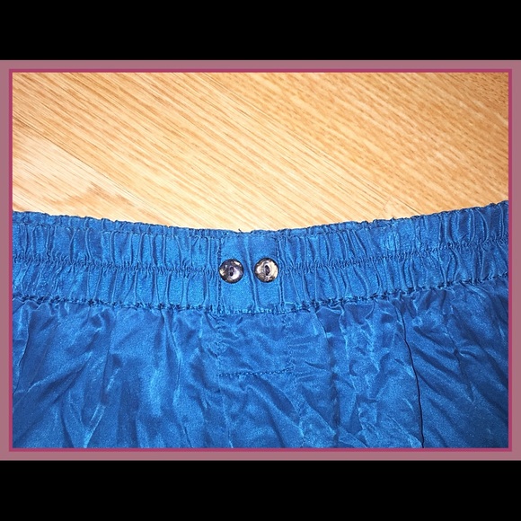 ROBERT STOCK 100% Silk Shorts Size Small - Picture 3 of 3